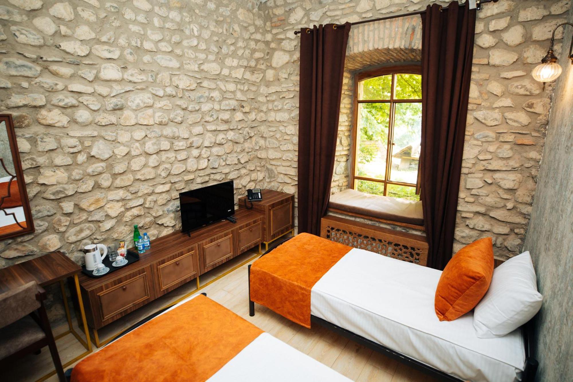 Art Hotel By Abad Guest Şǝki Esterno foto