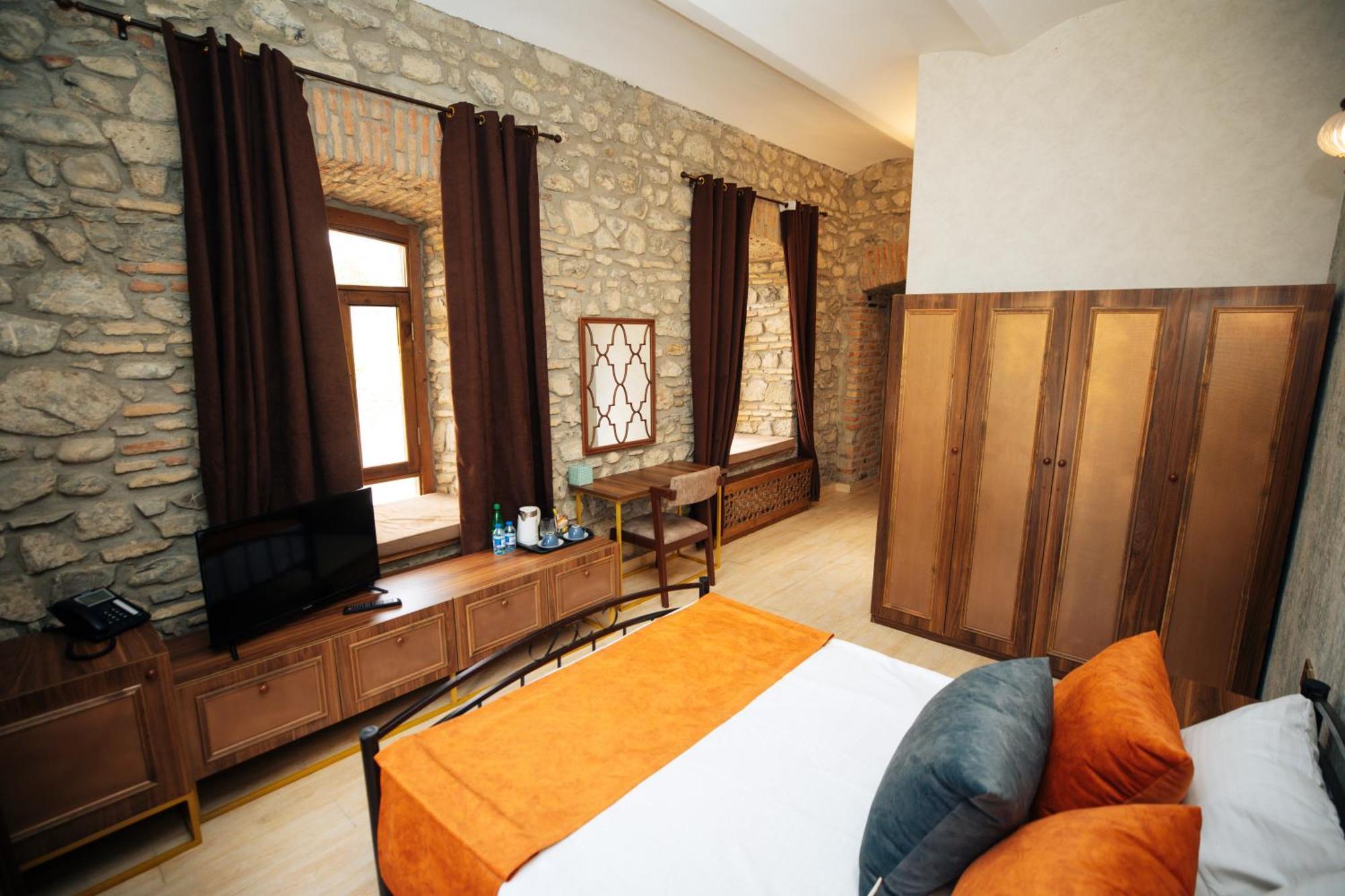 Art Hotel By Abad Guest Şǝki Esterno foto