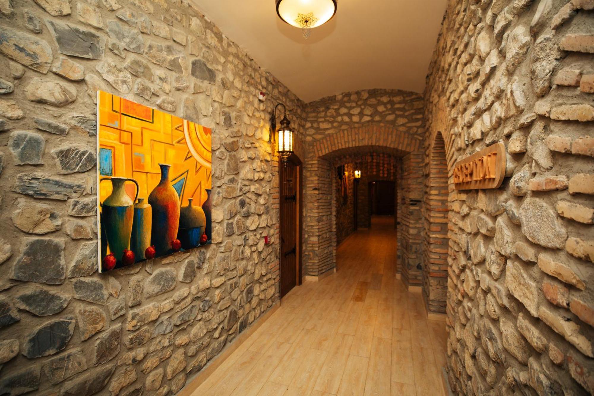 Art Hotel By Abad Guest Şǝki Esterno foto