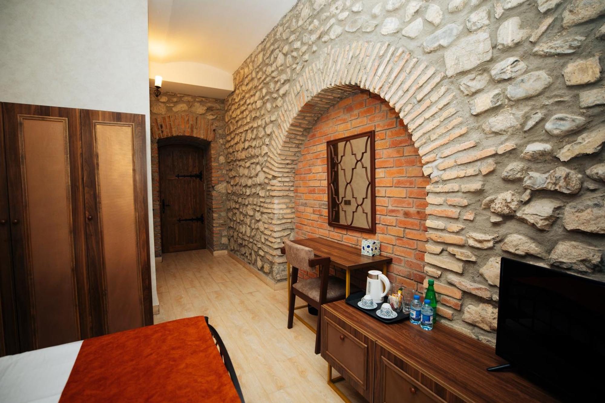 Art Hotel By Abad Guest Şǝki Esterno foto